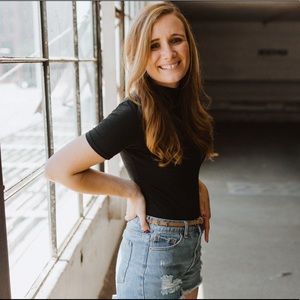 Meet your Posher, Laura